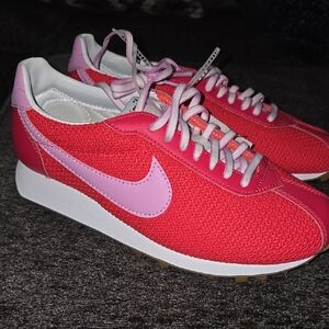 Nike Women's Vibrant Red and Pink Sneakers